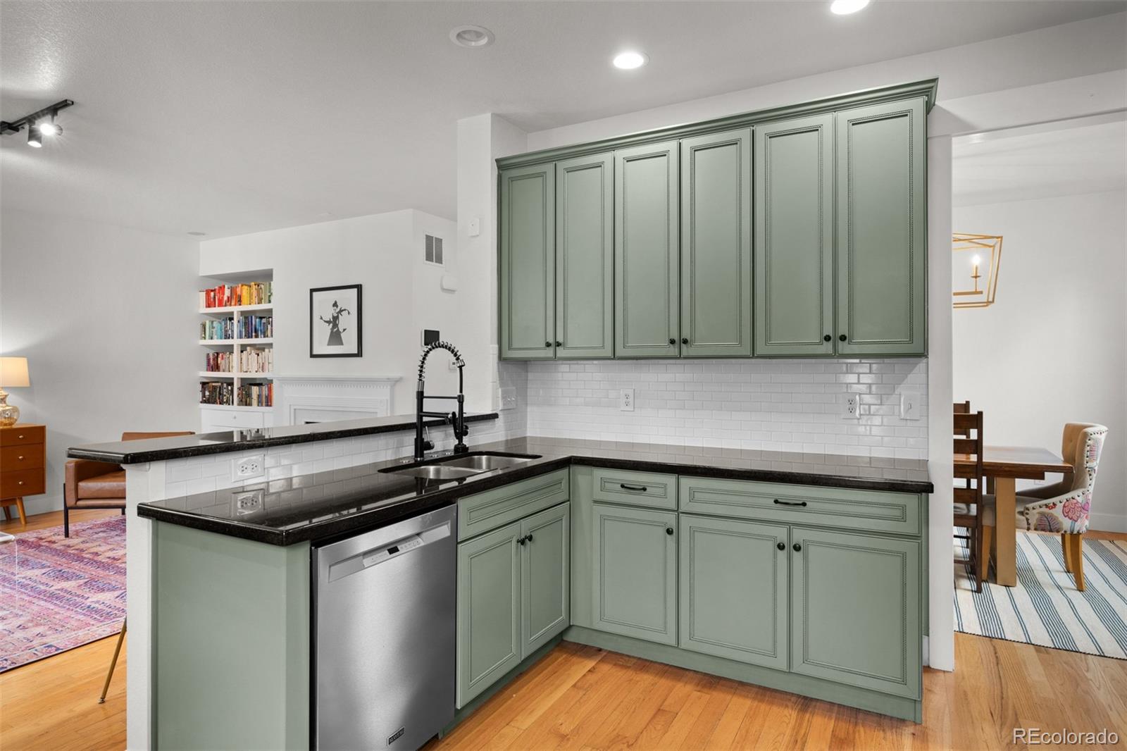 MLS Image #18 for 10137 e 31st avenue,denver, Colorado