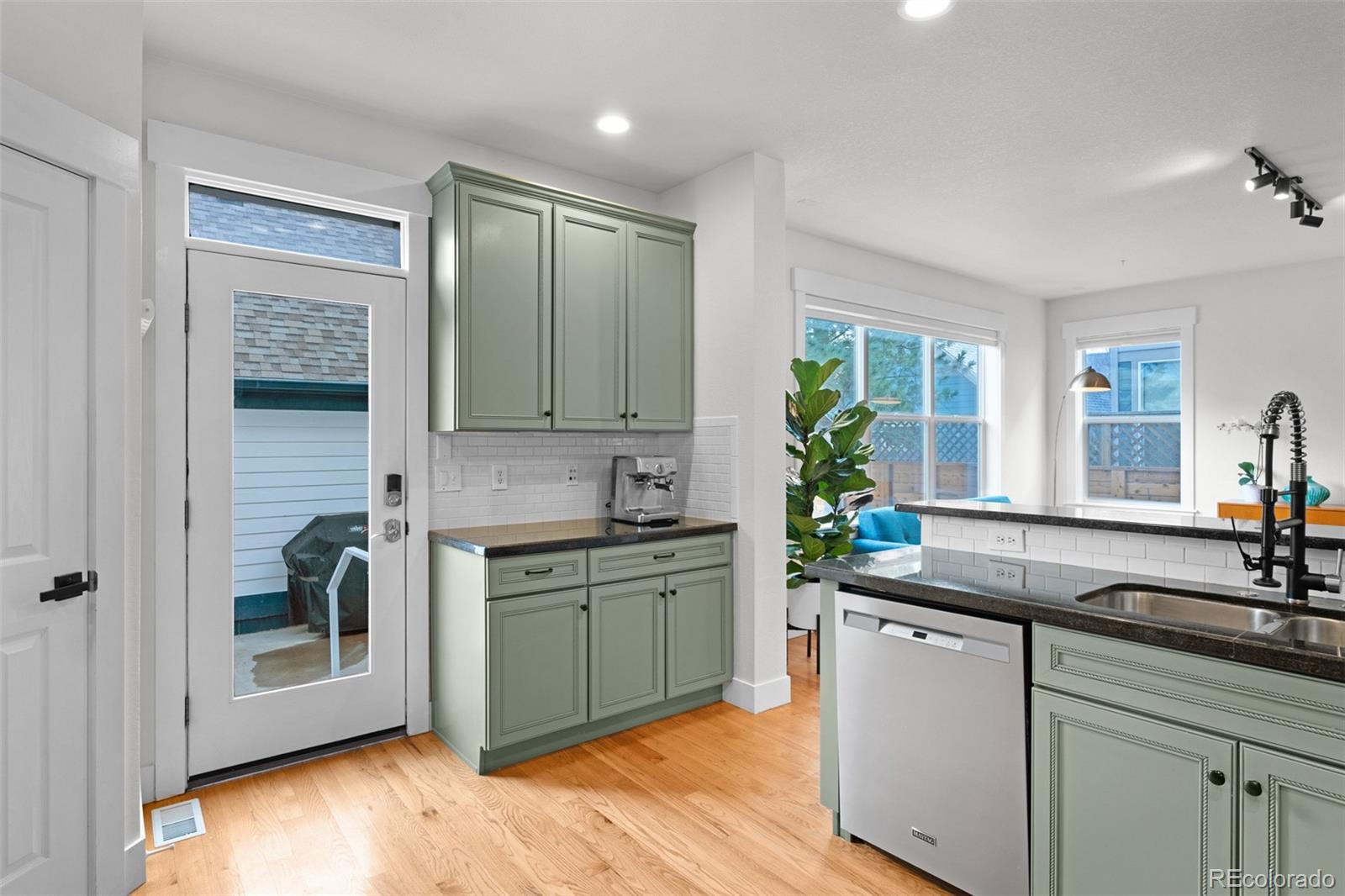 MLS Image #20 for 10137 e 31st avenue,denver, Colorado