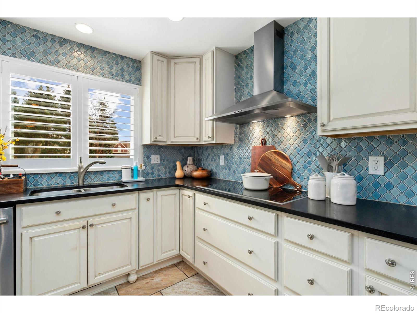 MLS Image #12 for 1204  parkwood drive,fort collins, Colorado