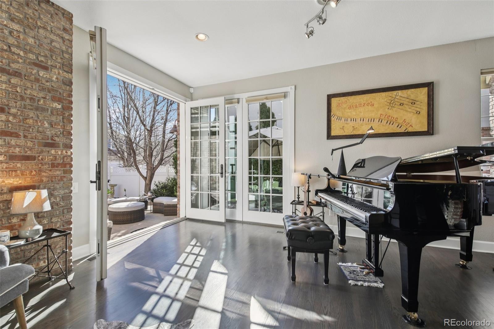 MLS Image #13 for 982  roslyn street,denver, Colorado