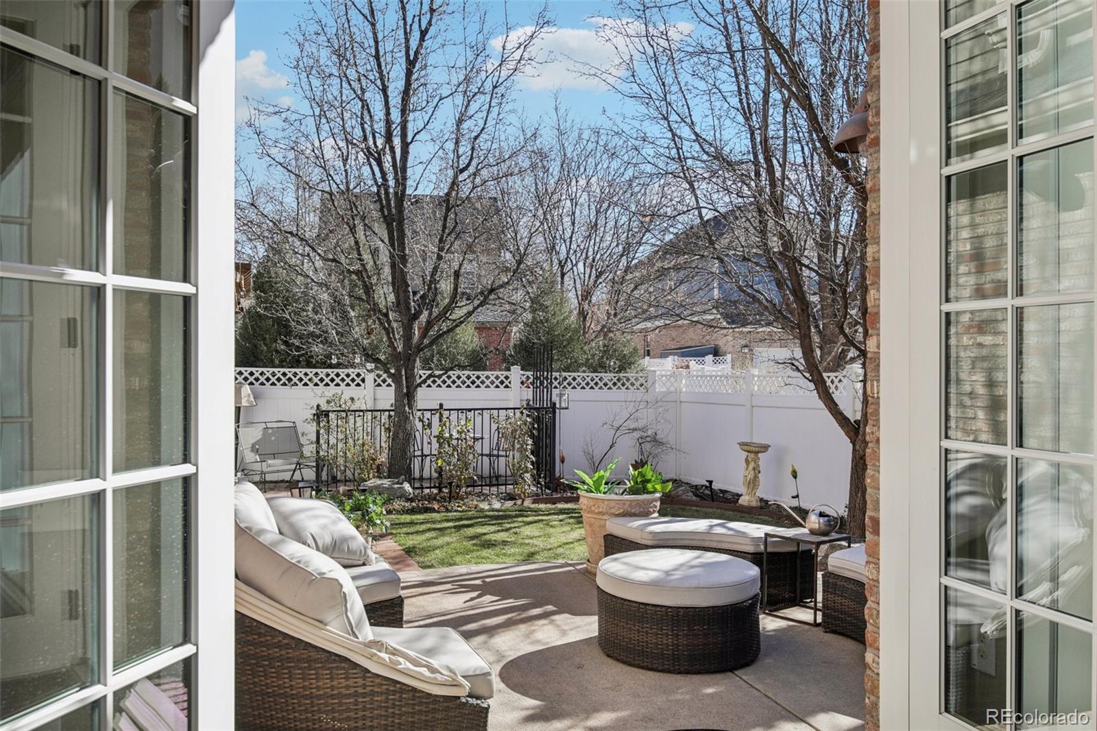 MLS Image #14 for 982  roslyn street,denver, Colorado