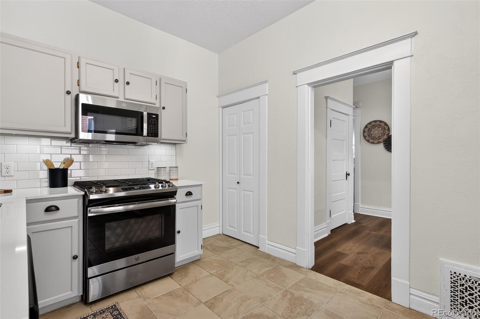 MLS Image #12 for 476 s grant street,denver, Colorado