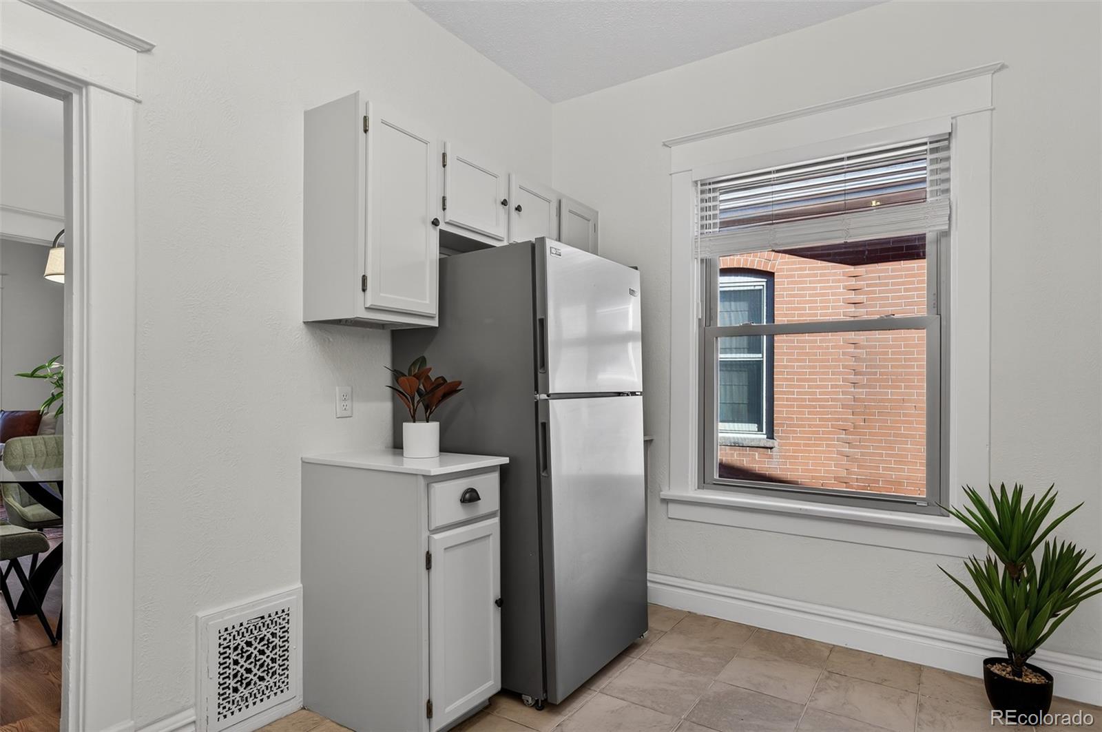 MLS Image #14 for 476 s grant street,denver, Colorado