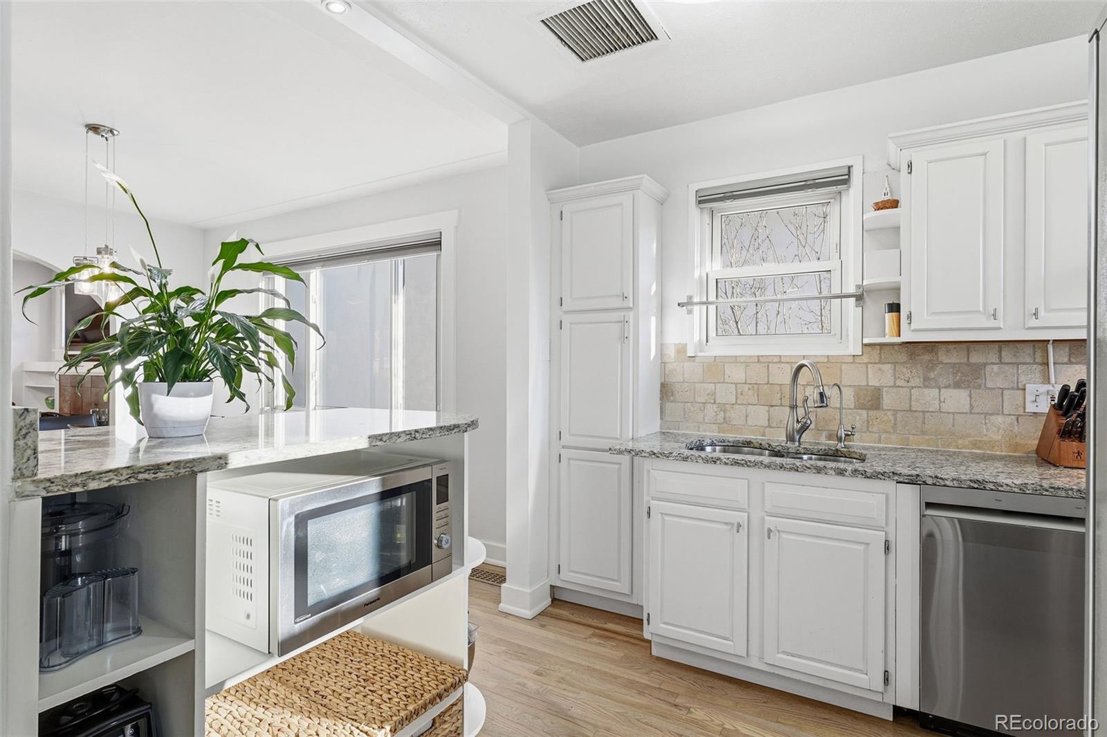 MLS Image #13 for 1573 s lincoln street,denver, Colorado