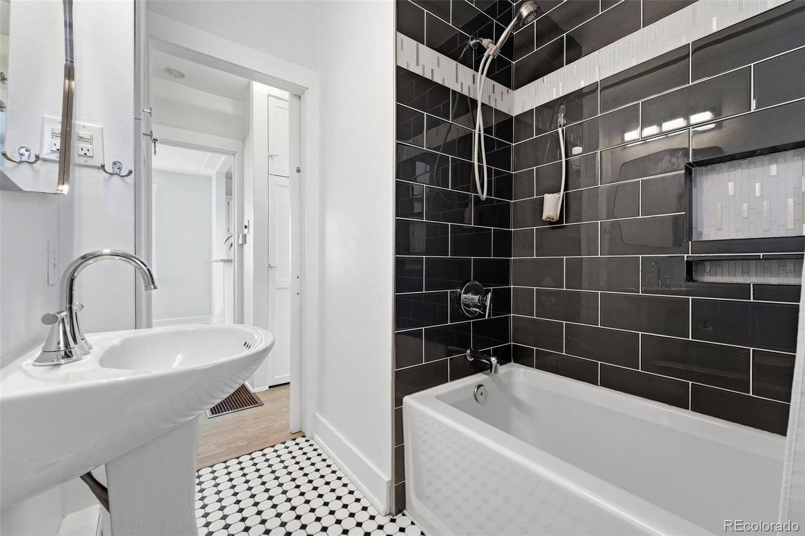 MLS Image #17 for 1573 s lincoln street,denver, Colorado