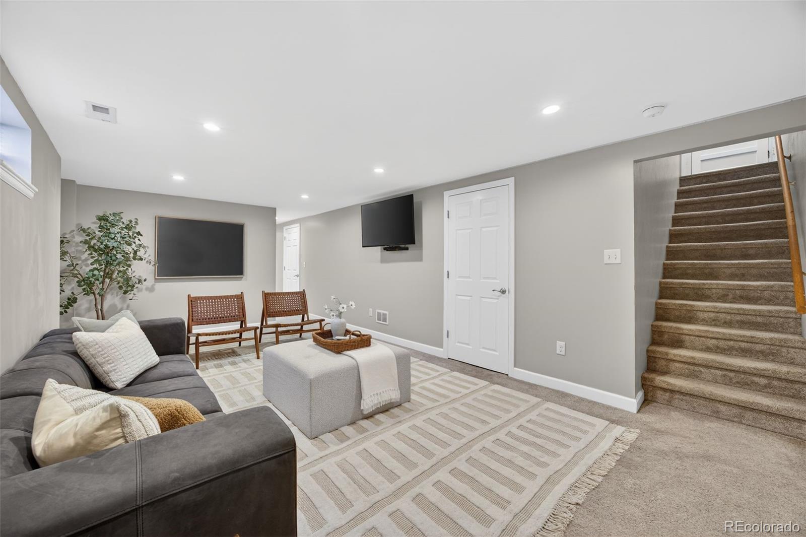 MLS Image #21 for 2682  meadowbrook drive,denver, Colorado