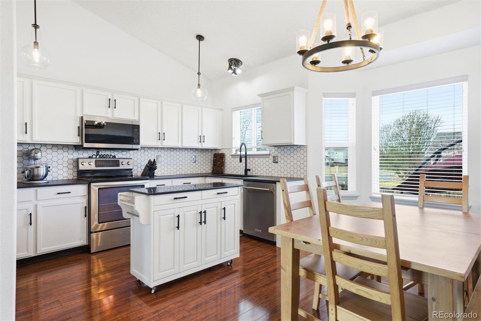 MLS Image #5 for 5493 s versailles street,aurora, Colorado