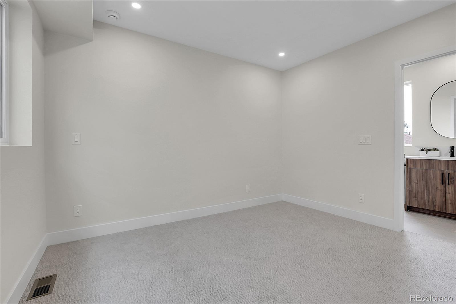 MLS Image #18 for 2111 s cherokee street,denver, Colorado