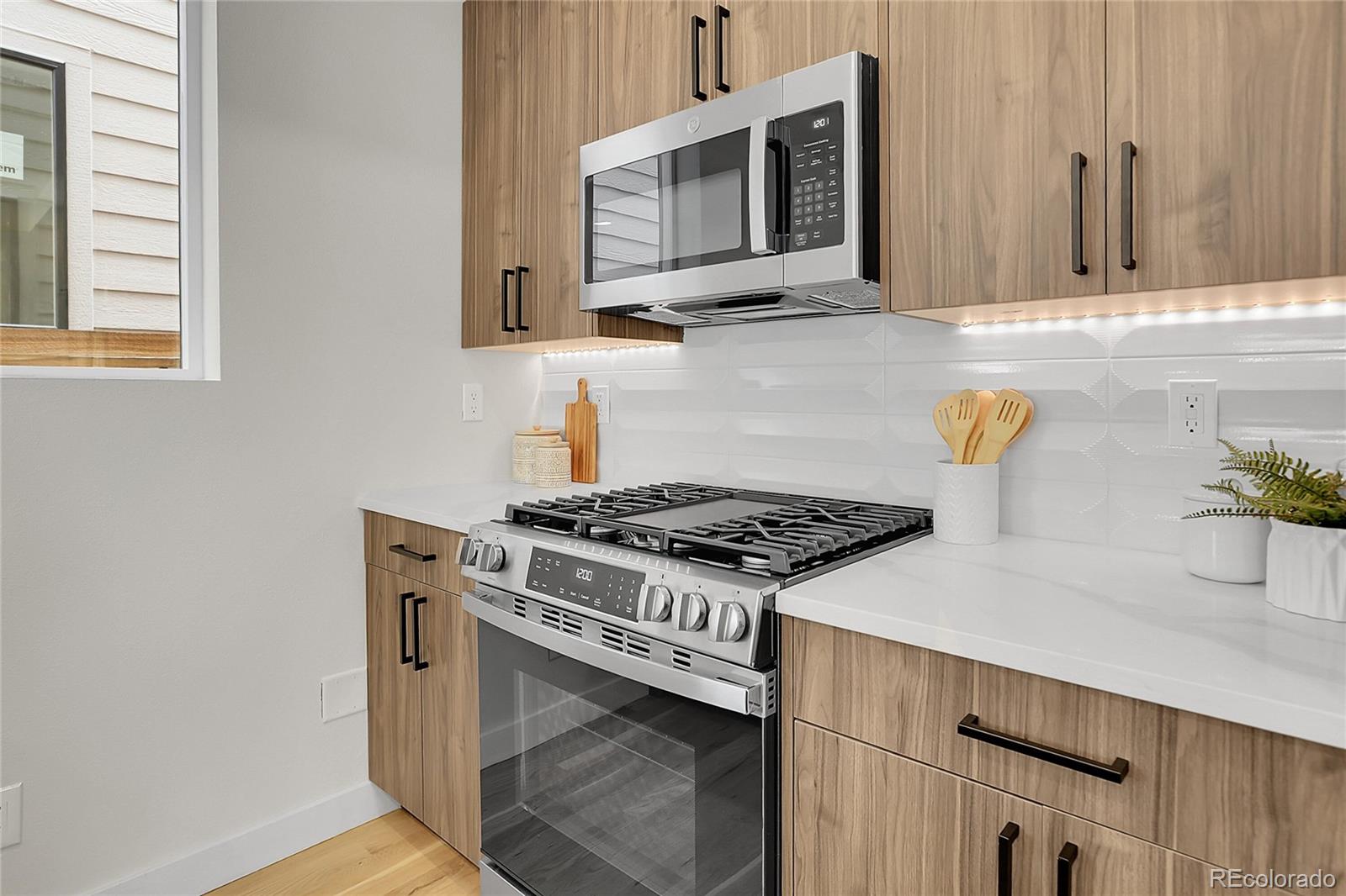 MLS Image #5 for 2111 s cherokee street,denver, Colorado
