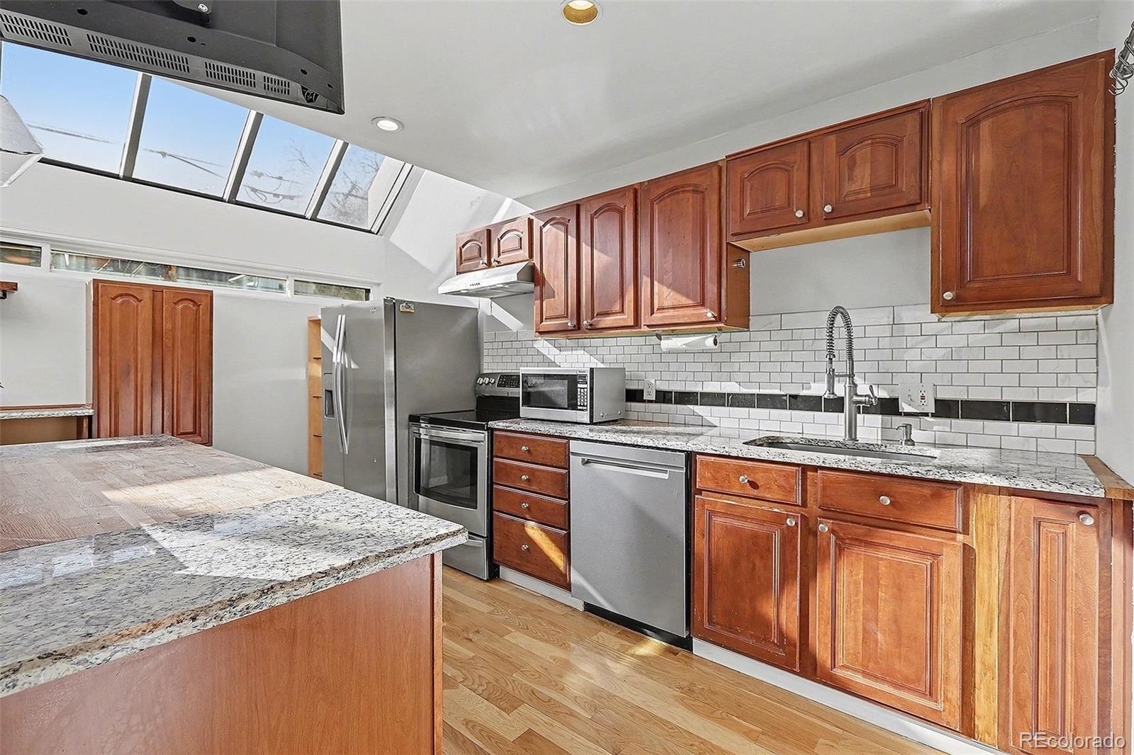 MLS Image #10 for 935 n pennsylvania street 10,denver, Colorado