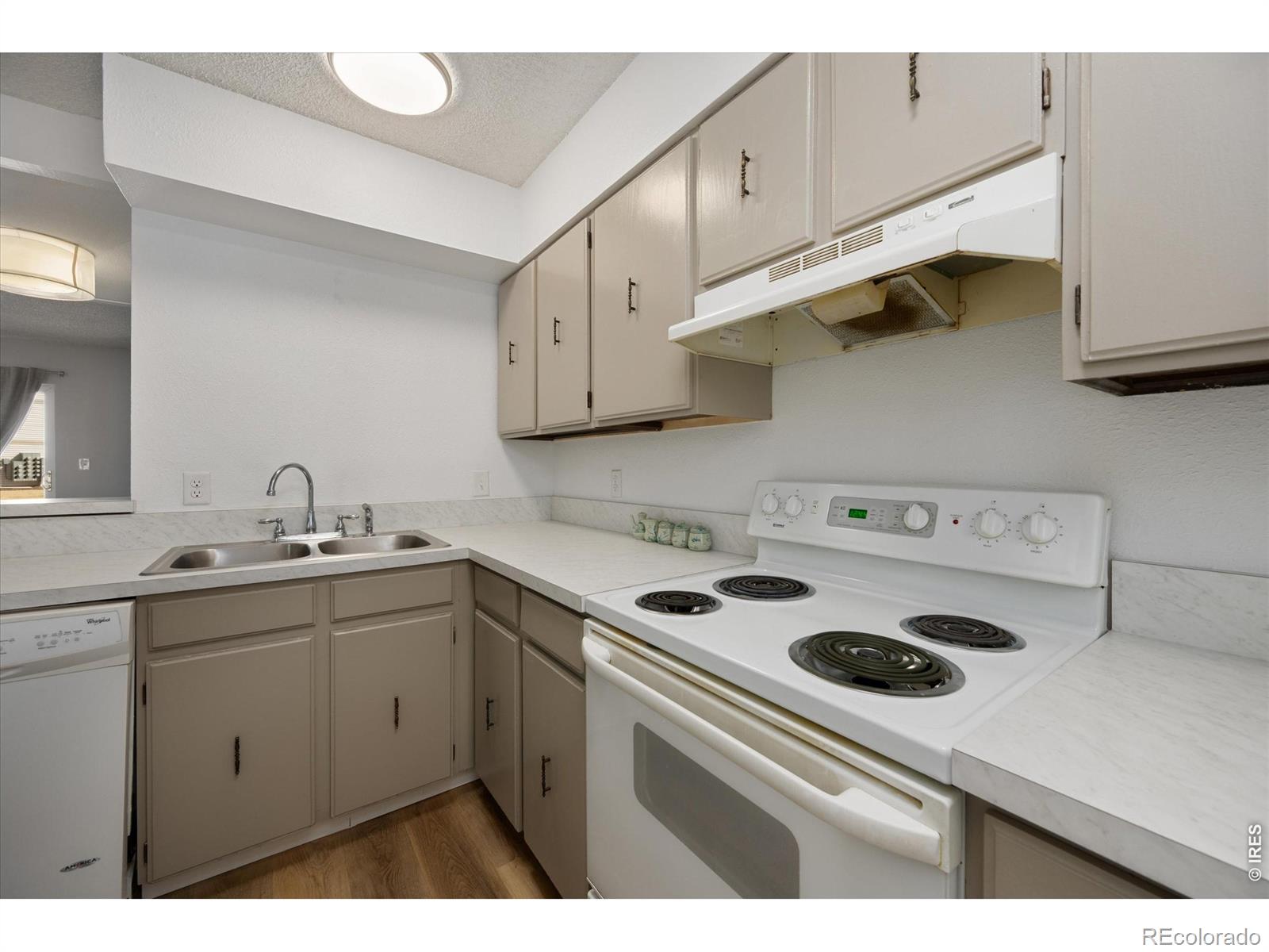 MLS Image #5 for 1705  heatheridge road,fort collins, Colorado