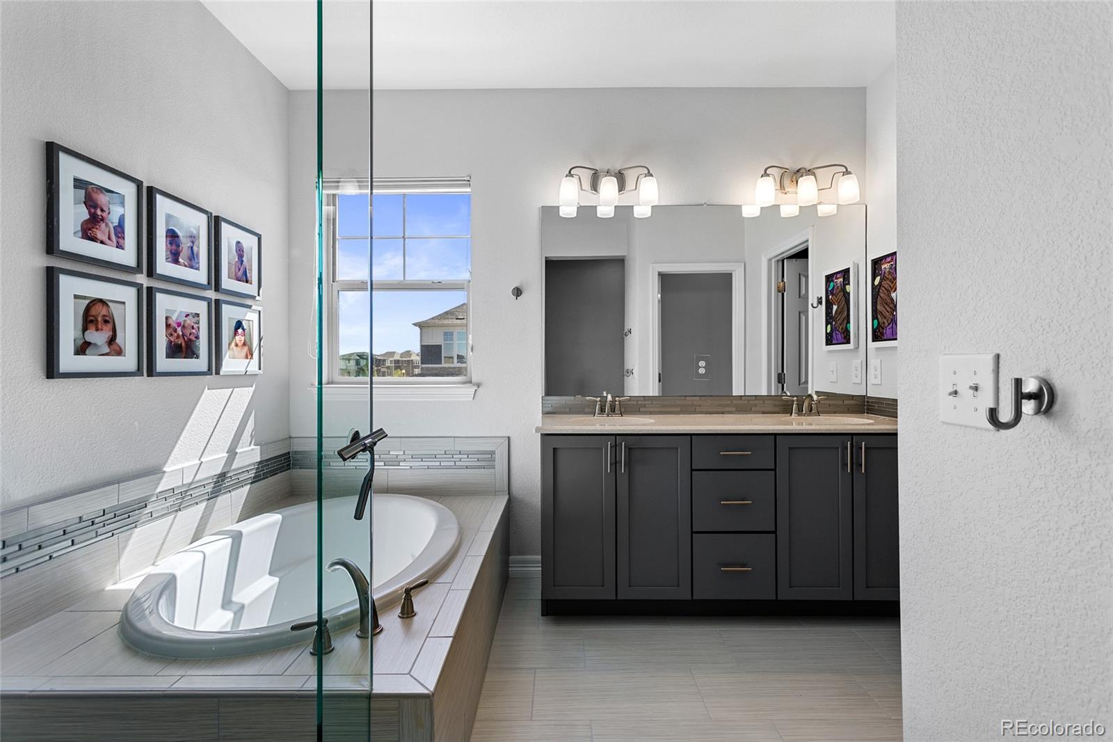 MLS Image #19 for 8598 e 50th avenue,denver, Colorado