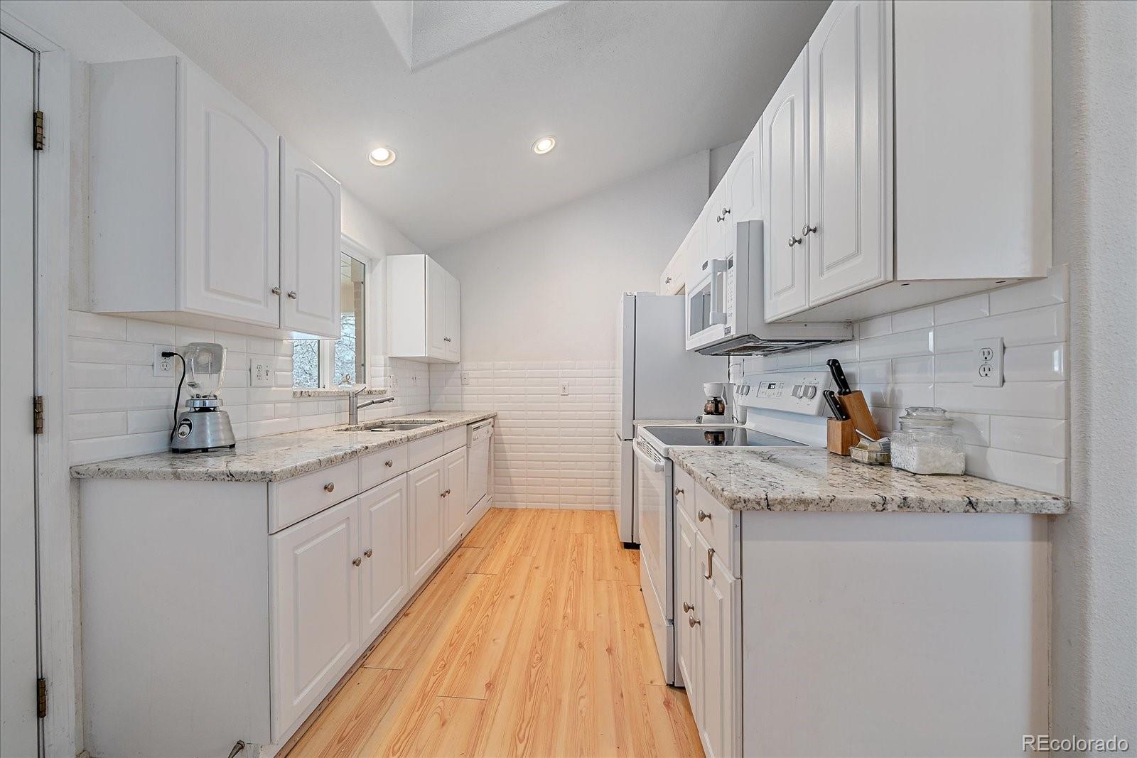 MLS Image #10 for 1575 s clermont street,denver, Colorado