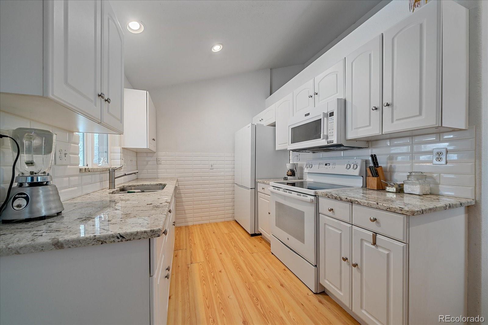 MLS Image #11 for 1575 s clermont street,denver, Colorado