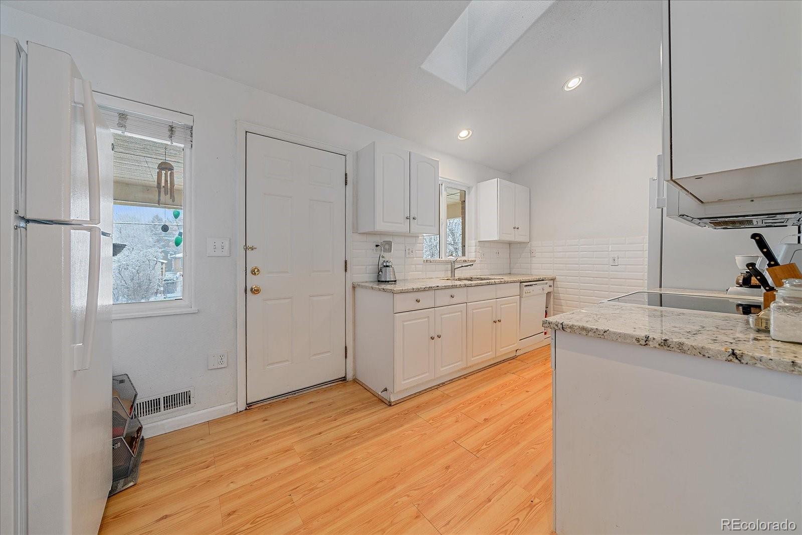 MLS Image #9 for 1575 s clermont street,denver, Colorado