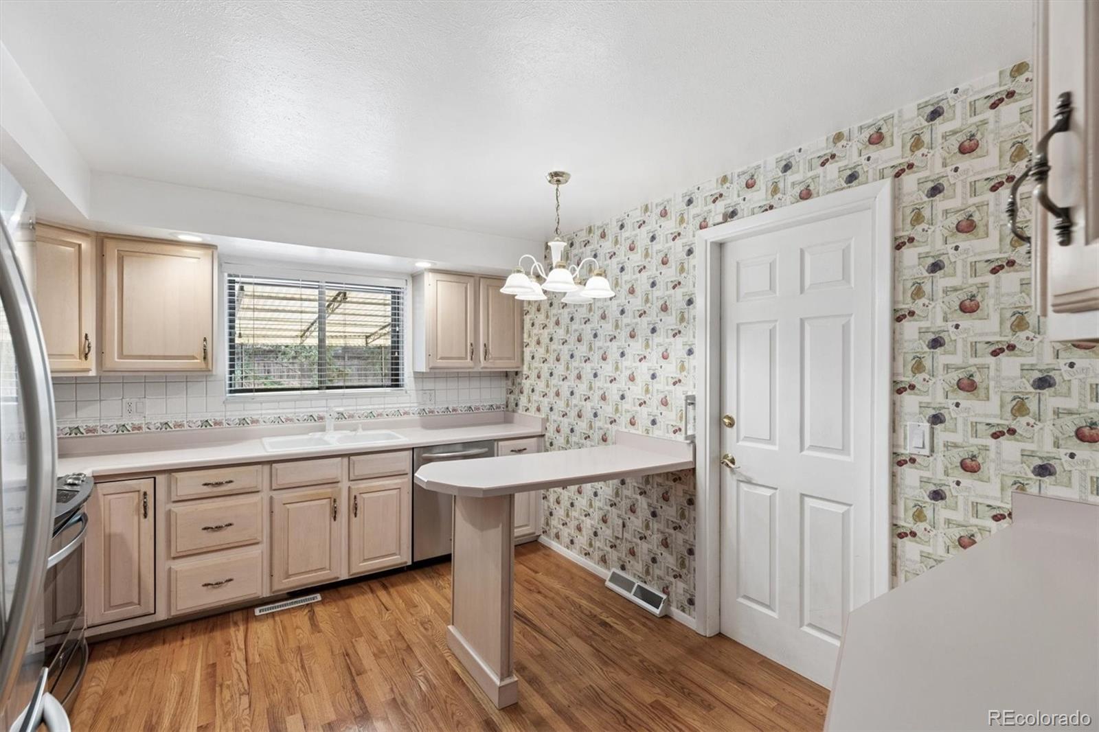 MLS Image #6 for 8146 e girard avenue,denver, Colorado