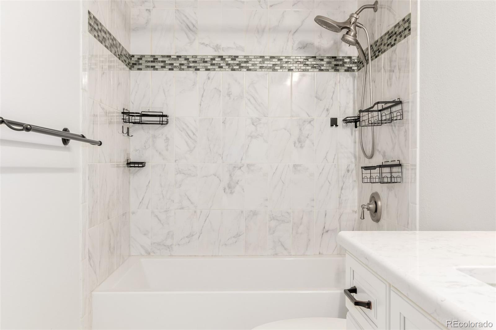 MLS Image #14 for 135 s eagle circle,aurora, Colorado