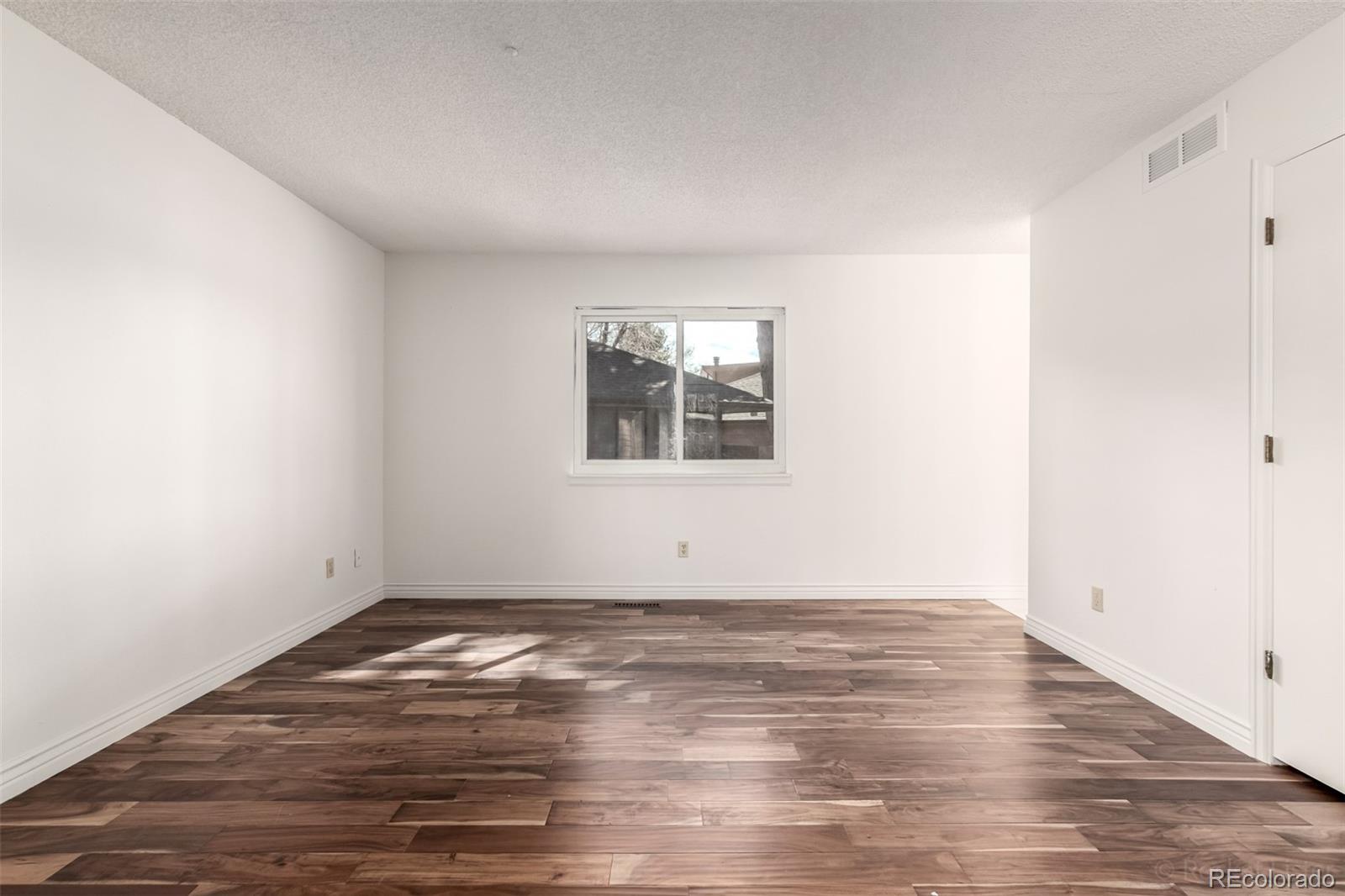 MLS Image #17 for 135 s eagle circle,aurora, Colorado