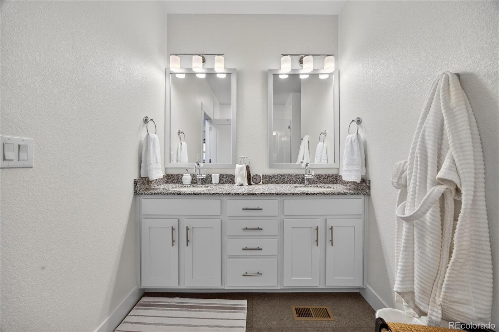 MLS Image #6 for 10076 e 63rd avenue,denver, Colorado