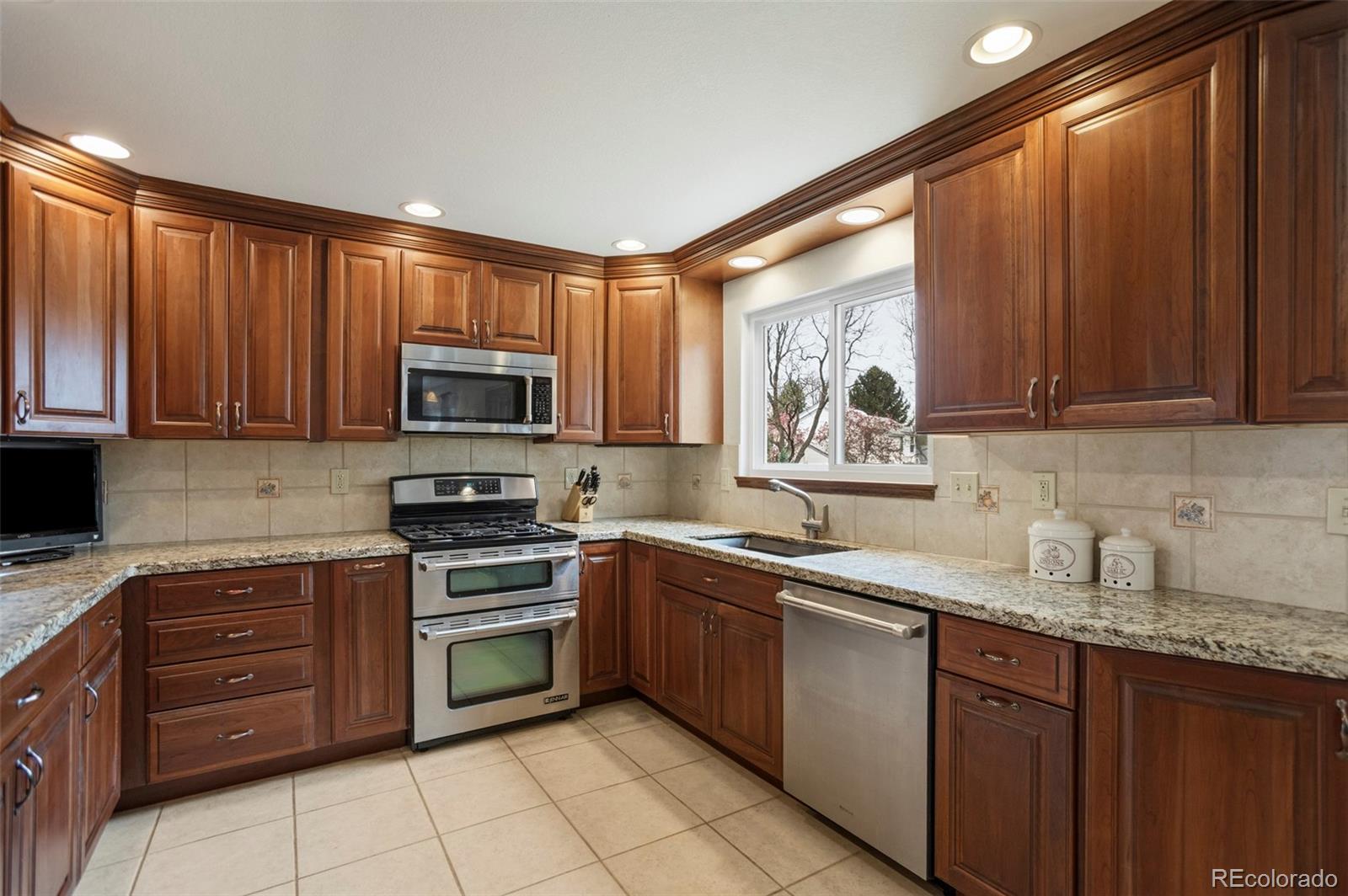 MLS Image #2 for 4713 s fraser street,aurora, Colorado