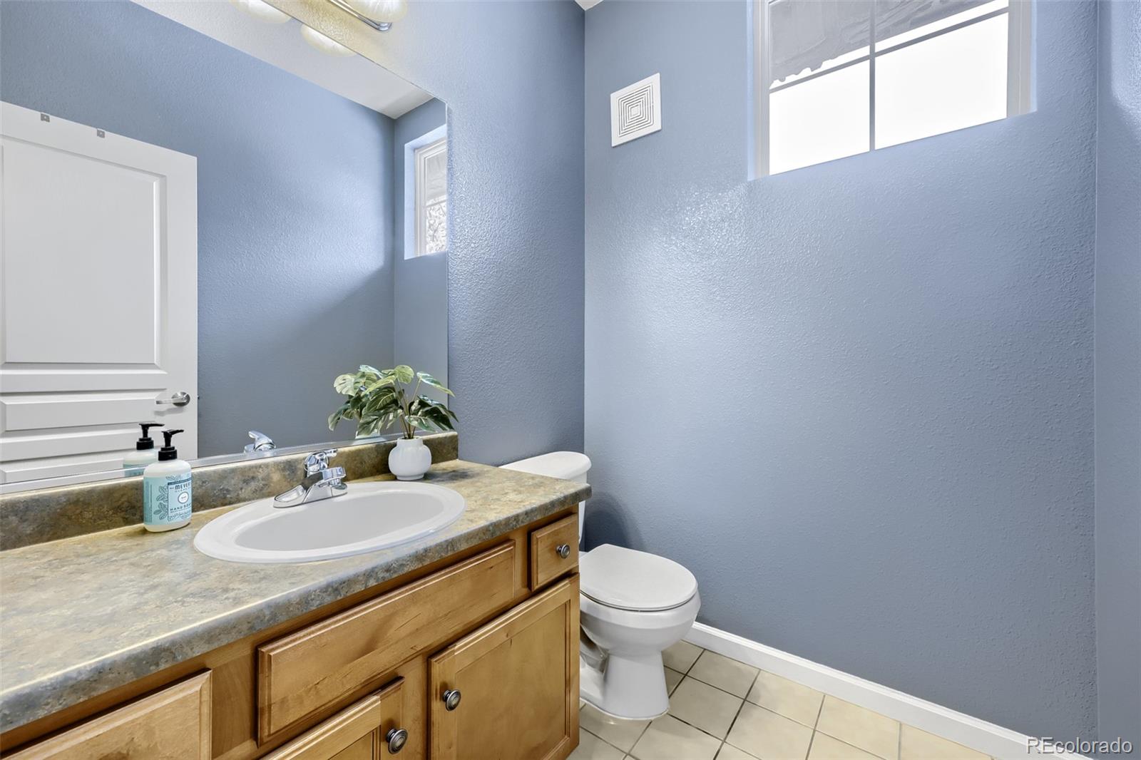 MLS Image #17 for 9972 w jewell avenue b,lakewood, Colorado