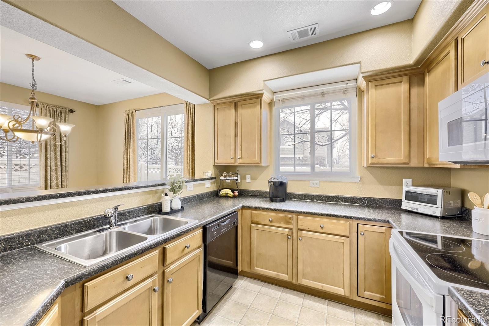 MLS Image #6 for 9972 w jewell avenue b,lakewood, Colorado
