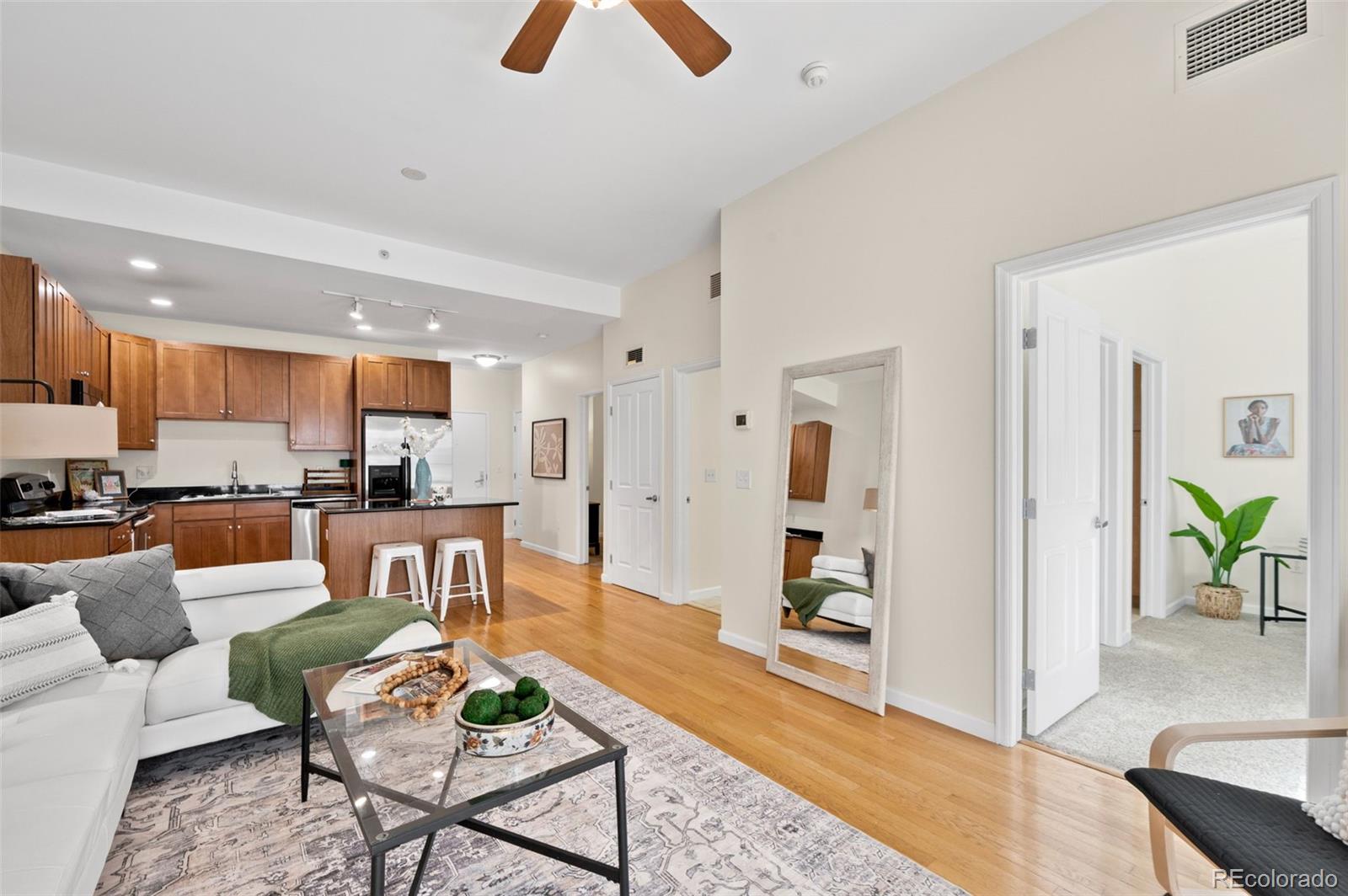 MLS Image #11 for 1950 n logan street 513,denver, Colorado