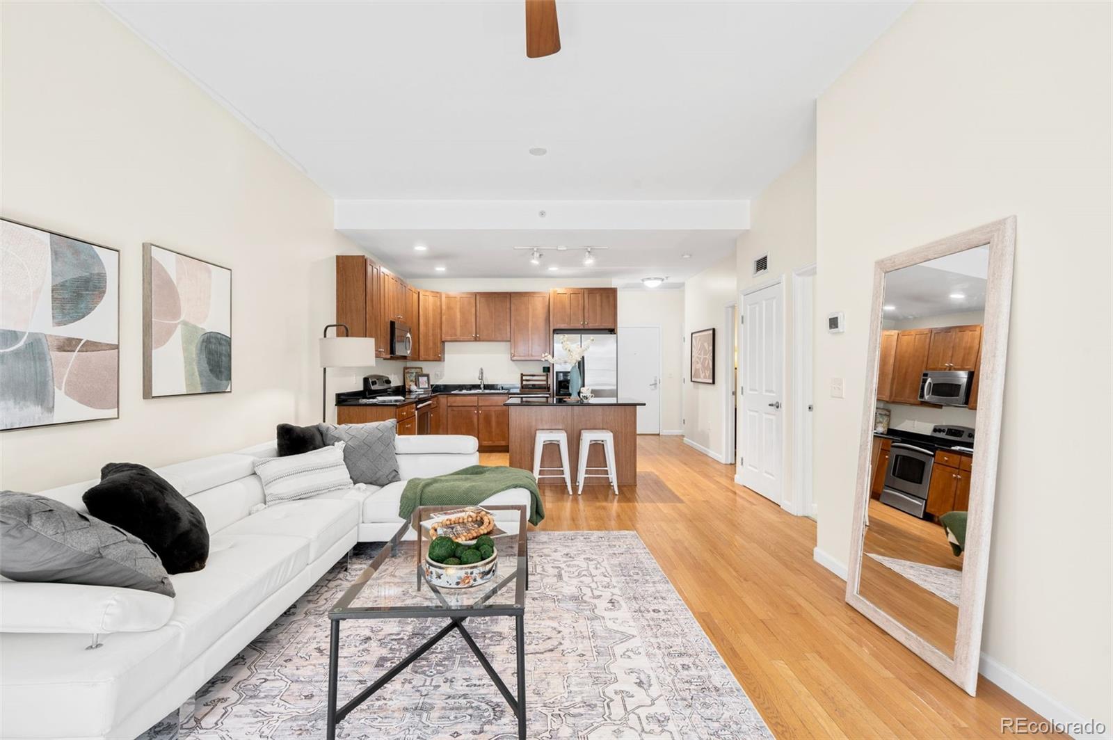 MLS Image #13 for 1950 n logan street 513,denver, Colorado