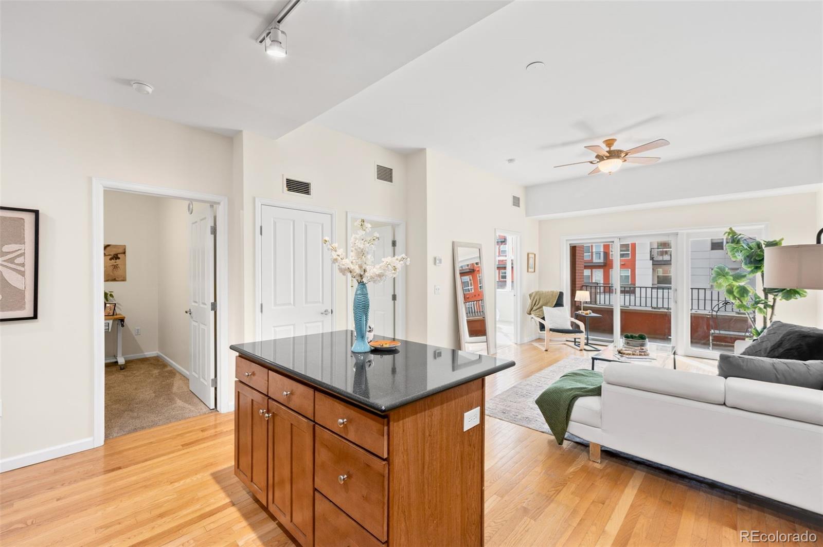 MLS Image #17 for 1950 n logan street 513,denver, Colorado