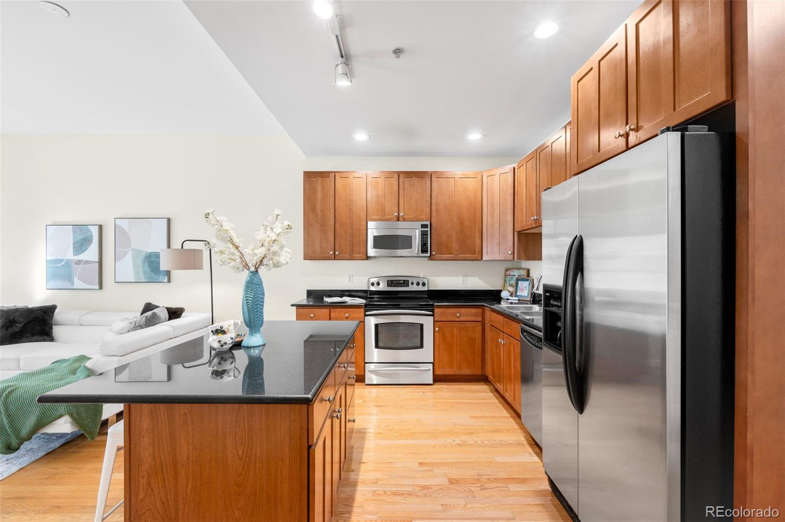 MLS Image #18 for 1950 n logan street 513,denver, Colorado