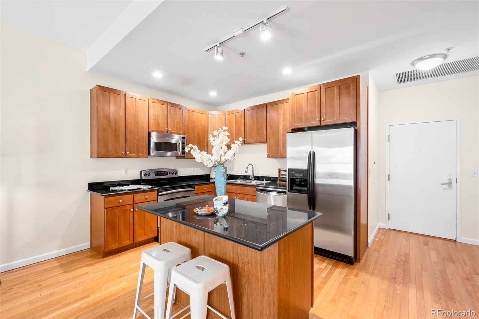 MLS Image #19 for 1950 n logan street 513,denver, Colorado