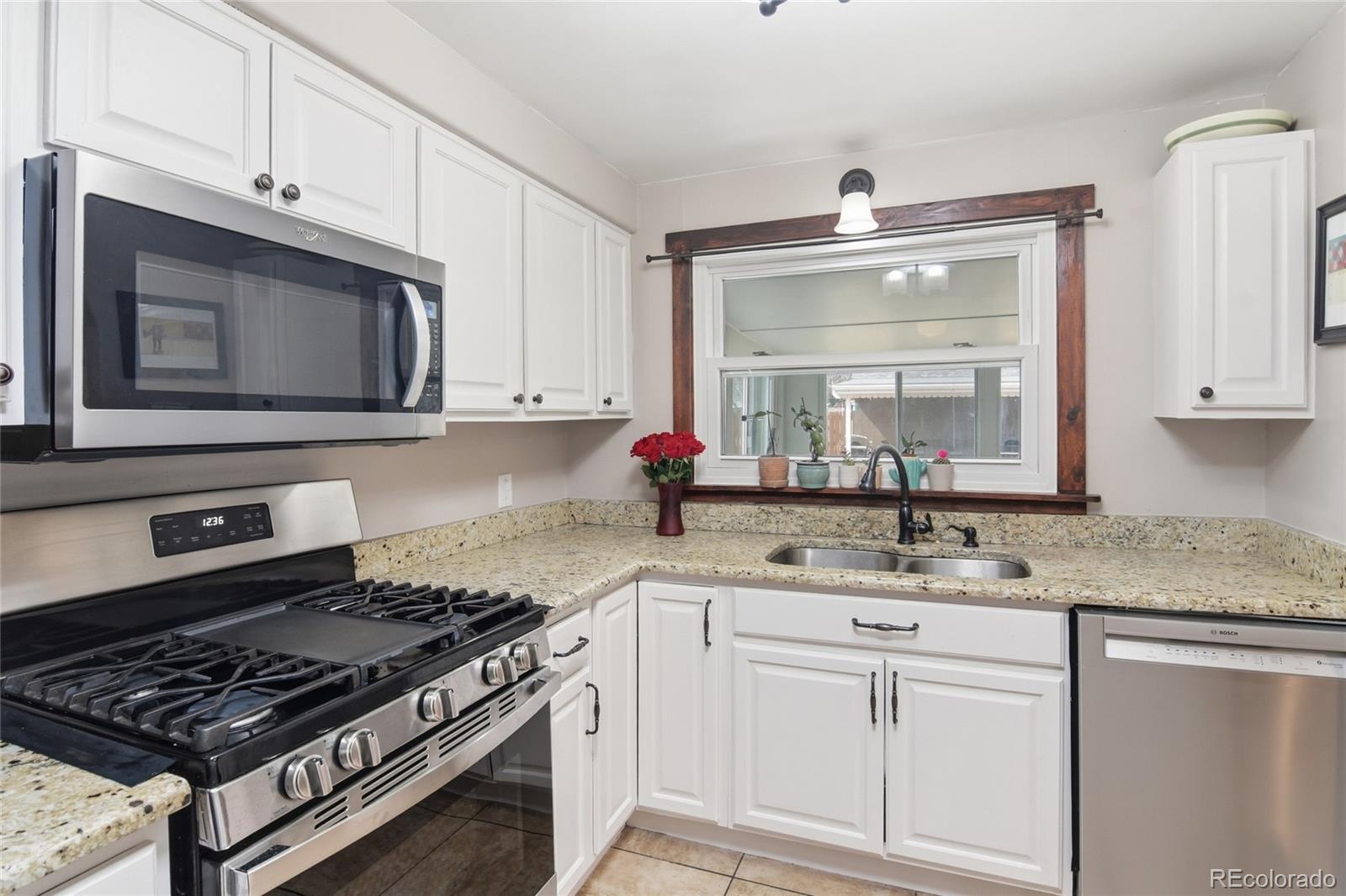 MLS Image #10 for 923  geneva street,aurora, Colorado