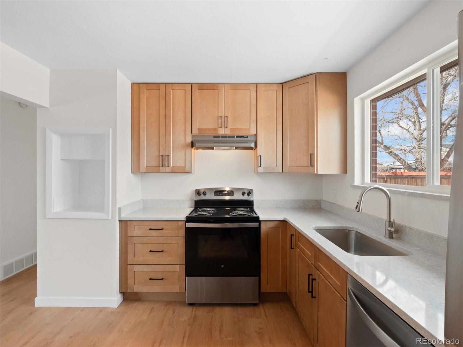 MLS Image #4 for 13061  olmsted place,denver, Colorado