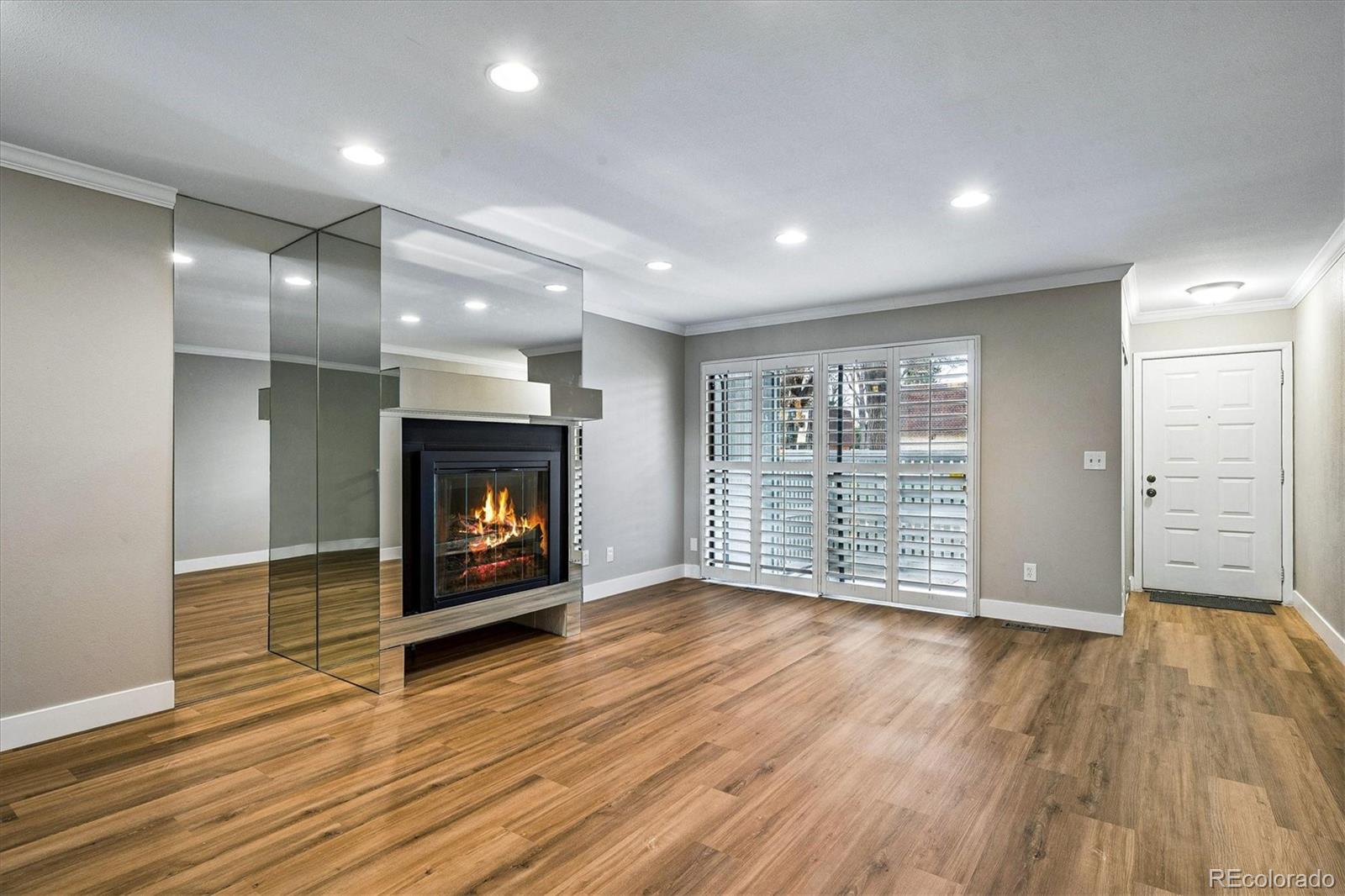 MLS Image #5 for 1180 s monaco parkway 5,denver, Colorado