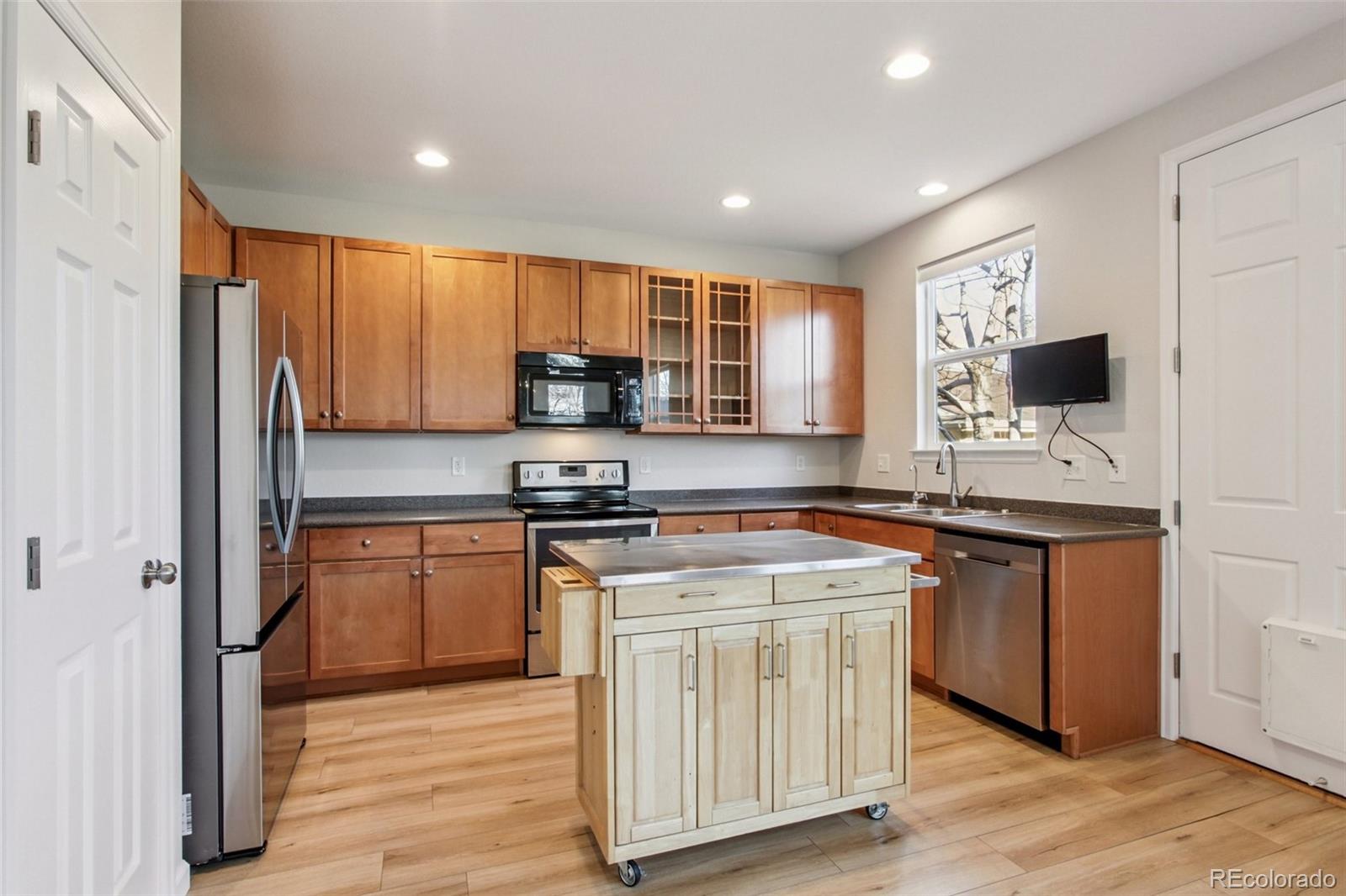 MLS Image #13 for 9591 e 26th avenue,denver, Colorado
