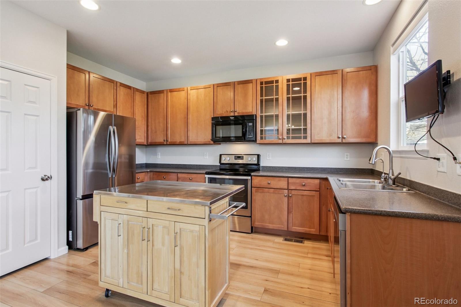 MLS Image #14 for 9591 e 26th avenue,denver, Colorado