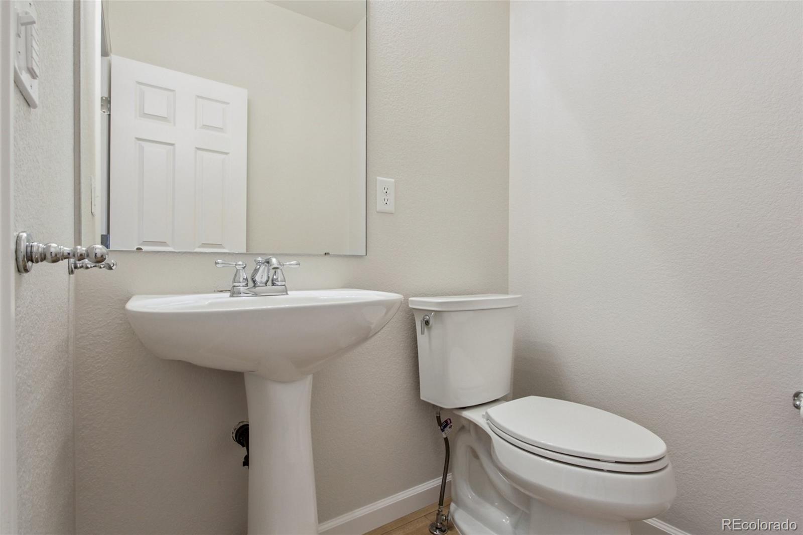 MLS Image #17 for 9591 e 26th avenue,denver, Colorado