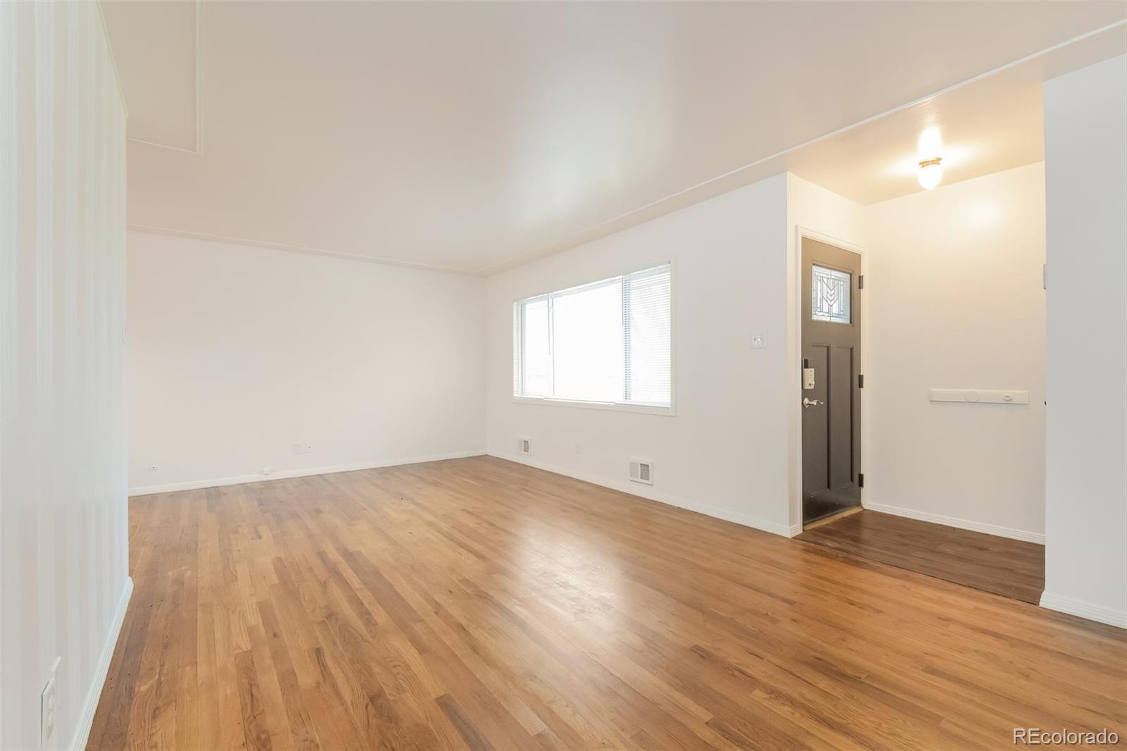 MLS Image #7 for 5661 e amherst avenue,denver, Colorado