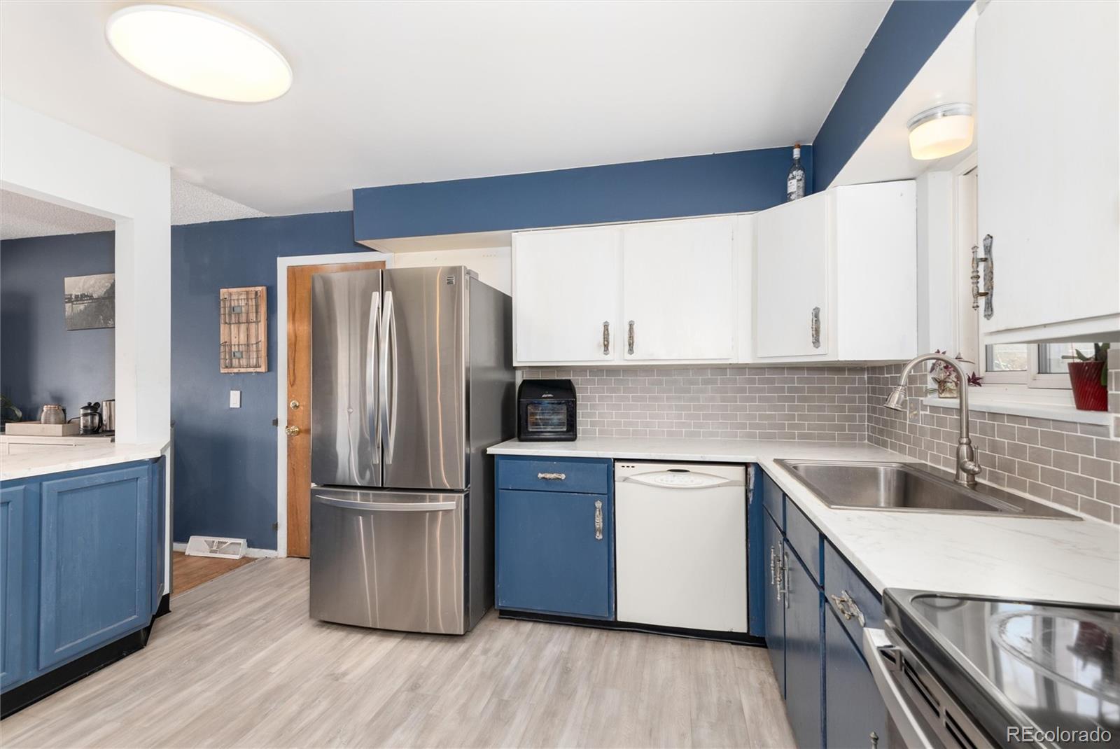 MLS Image #10 for 2945 s teller street,denver, Colorado