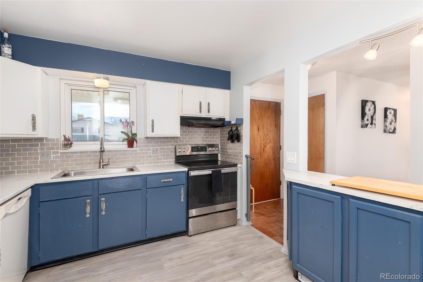 MLS Image #12 for 2945 s teller street,denver, Colorado