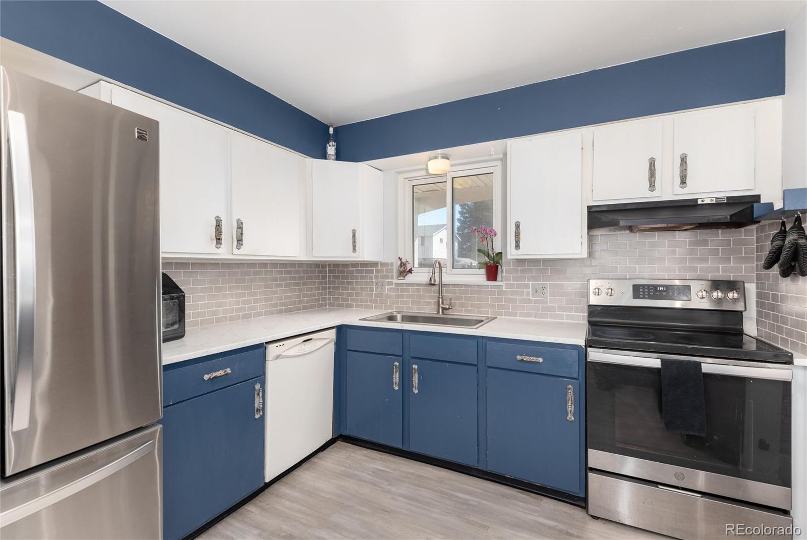 MLS Image #13 for 2945 s teller street,denver, Colorado
