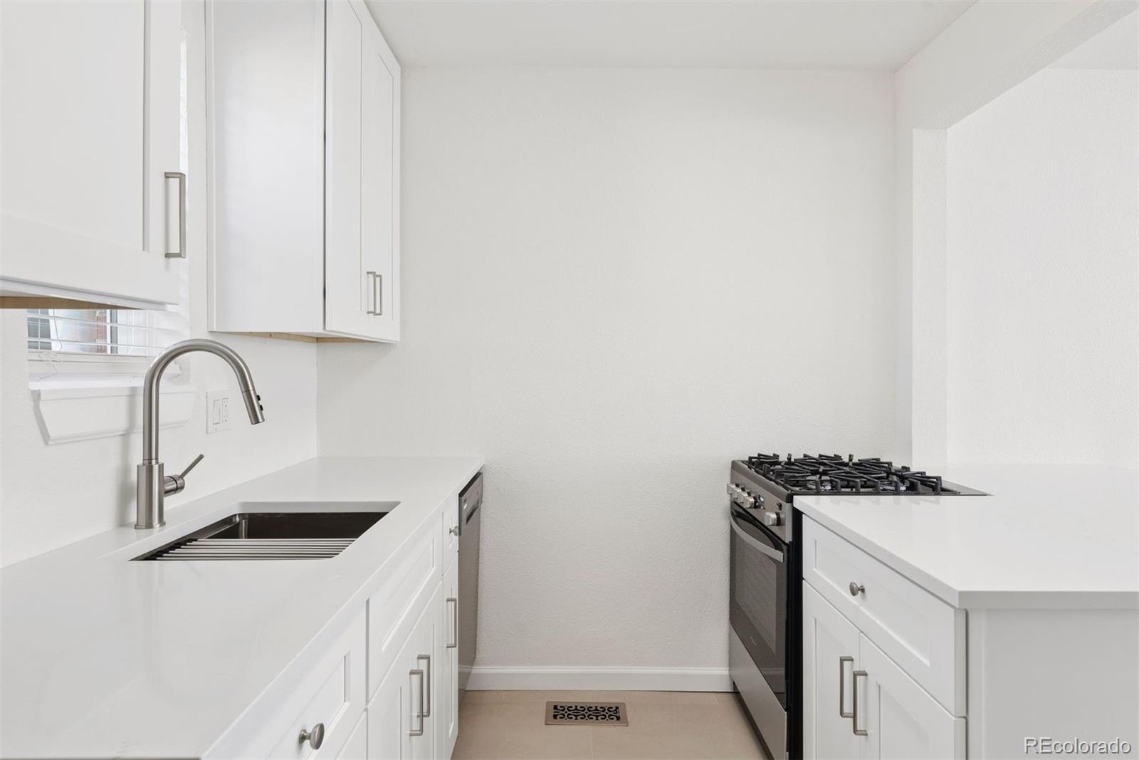 MLS Image #11 for 5929 e 14th avenue,denver, Colorado