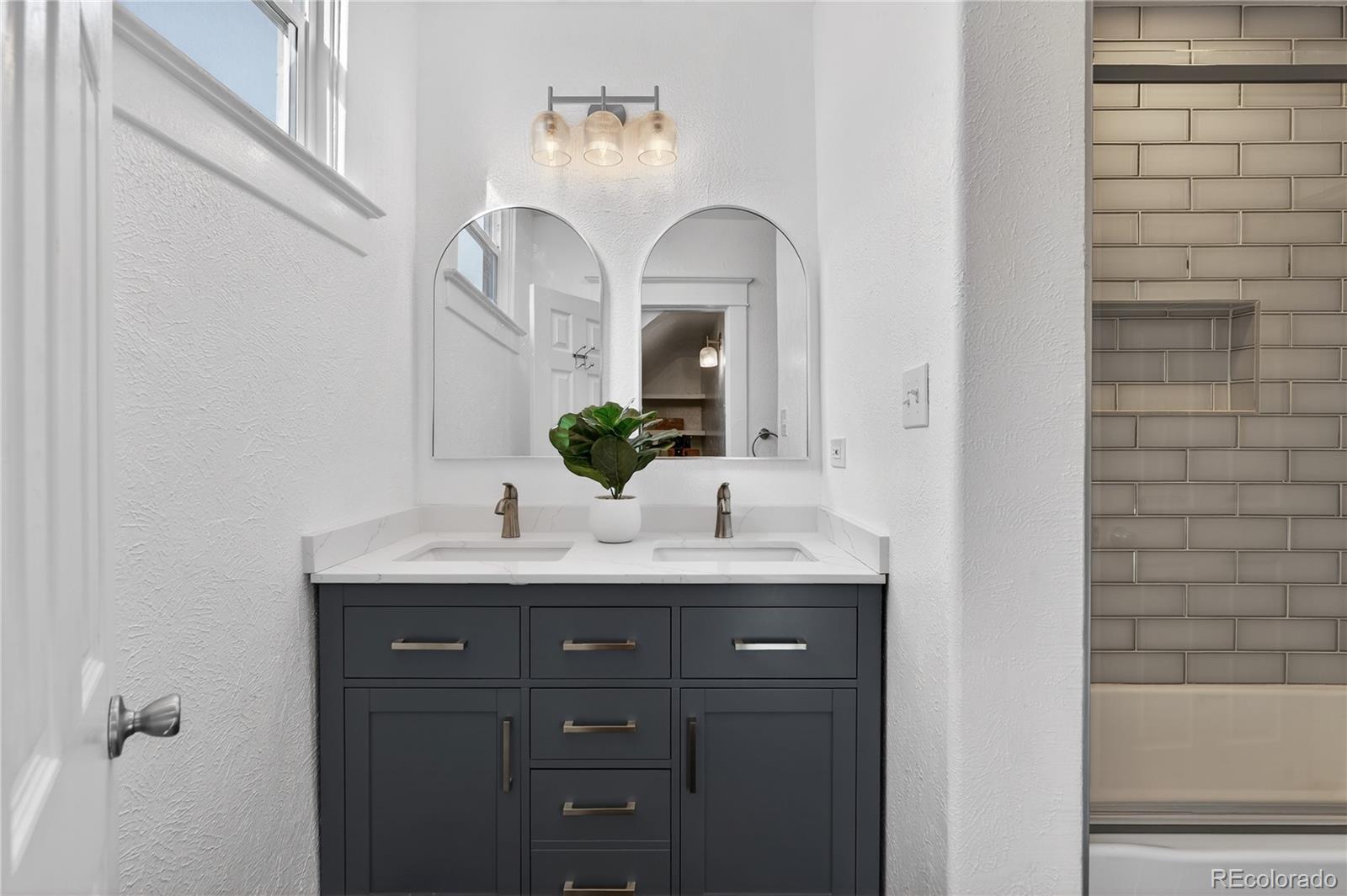 MLS Image #21 for 3056 n york street,denver, Colorado