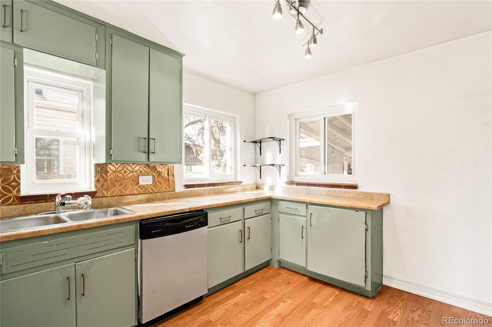 MLS Image #11 for 1919  yosemite street,denver, Colorado
