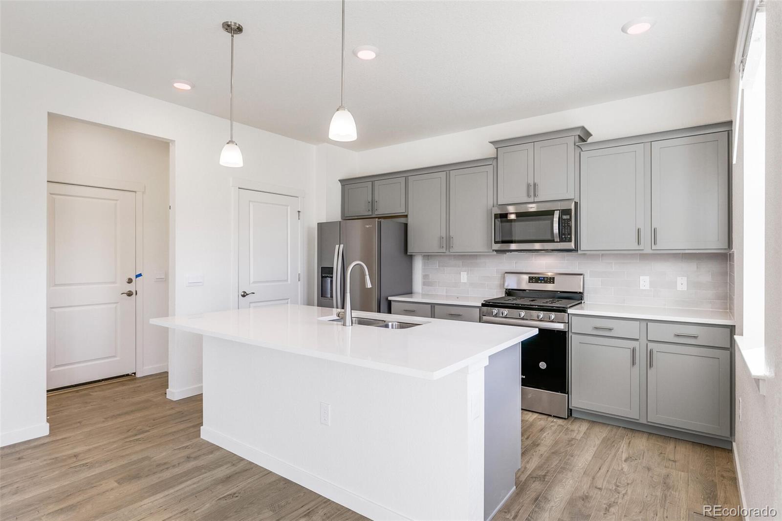 MLS Image #7 for 943  brink street,lochbuie, Colorado