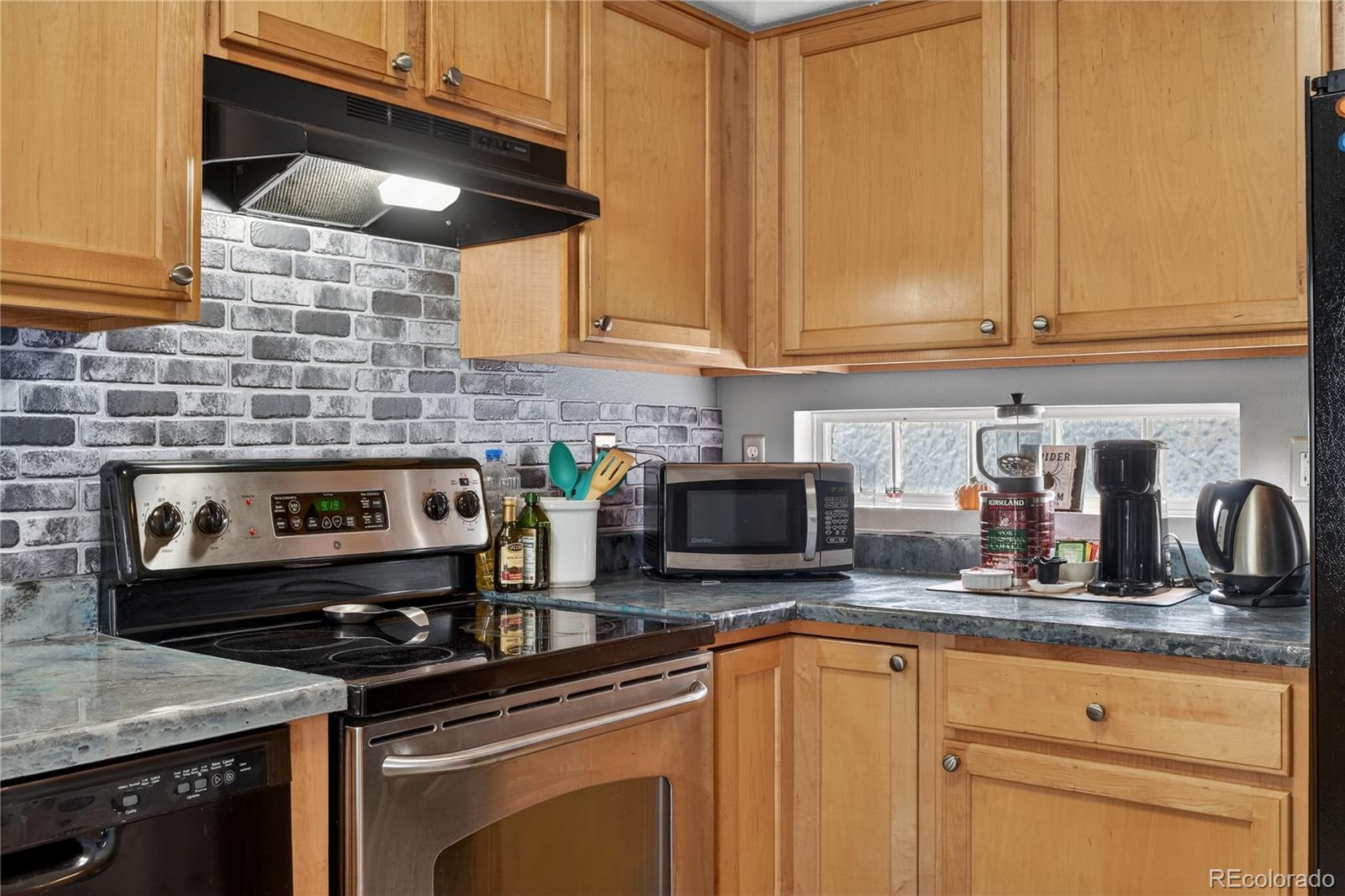 MLS Image #11 for 21429 e 46th avenue,denver, Colorado