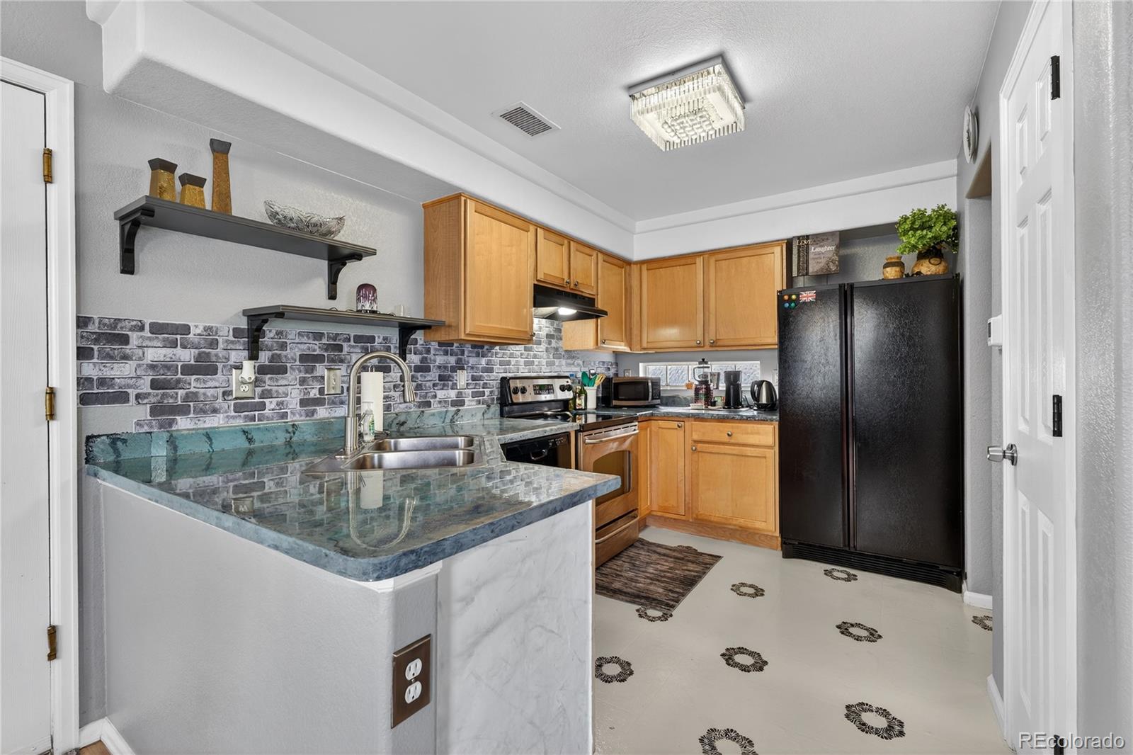 MLS Image #9 for 21429 e 46th avenue,denver, Colorado
