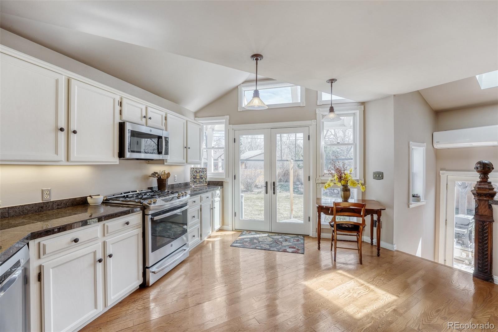 MLS Image #11 for 920  olive street,denver, Colorado