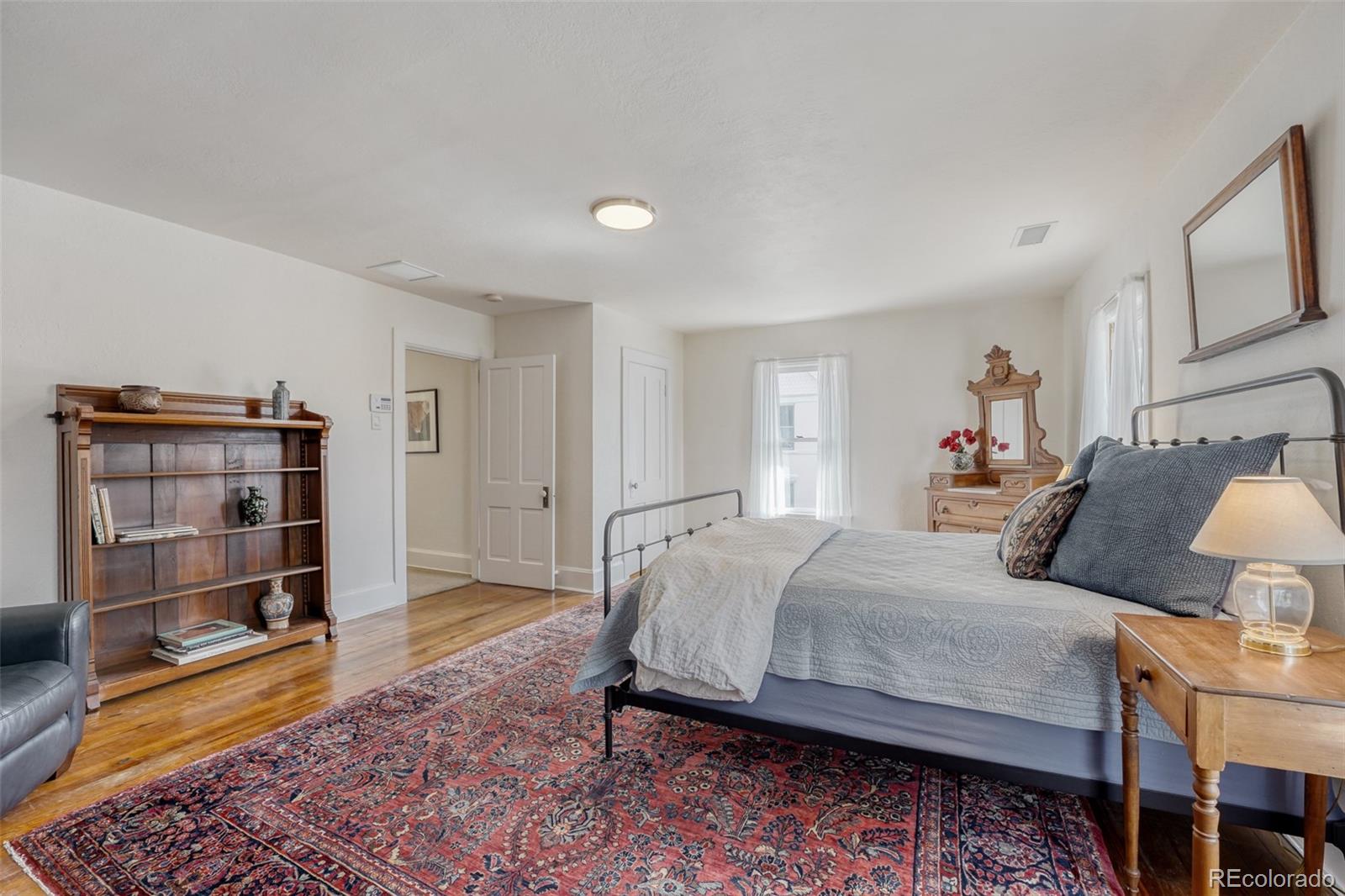 MLS Image #18 for 920  olive street,denver, Colorado