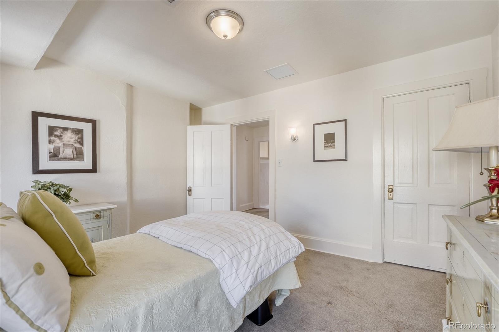 MLS Image #23 for 920  olive street,denver, Colorado